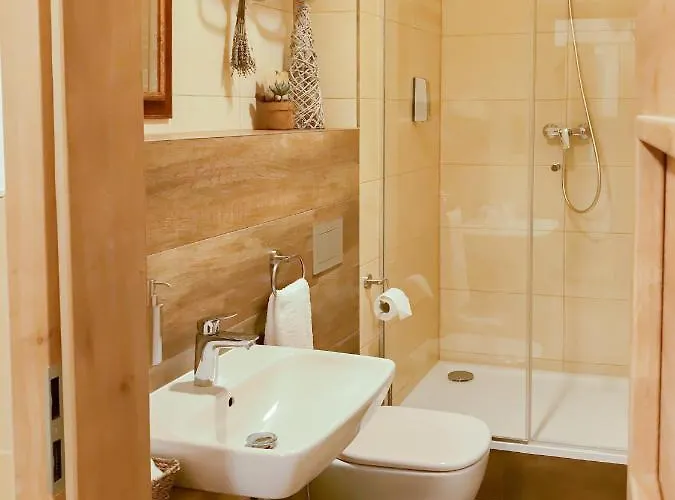 Apartment Golden Wood Pilsen