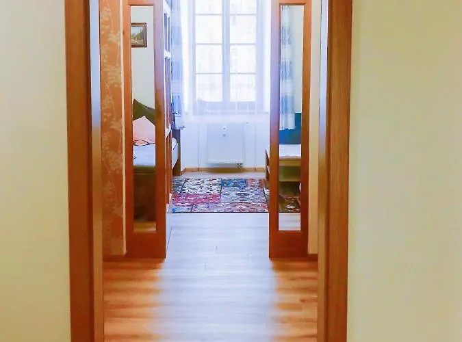 Golden Wood Apartment *