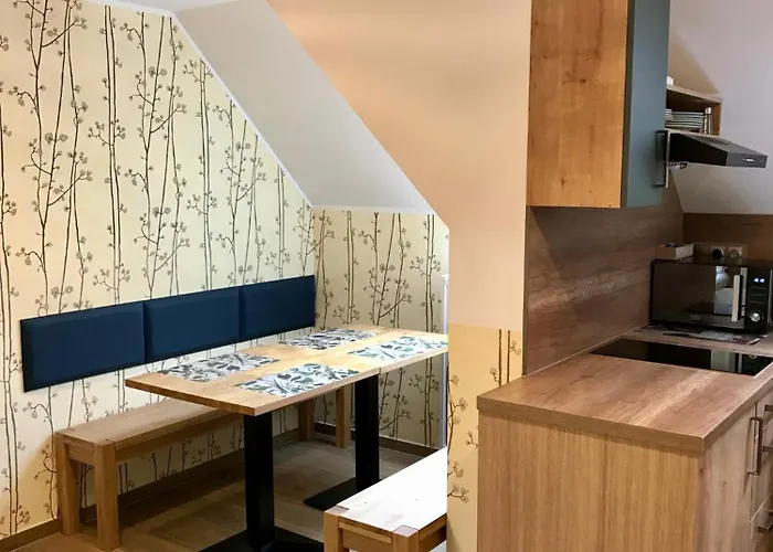 Golden Wood Apartment Pilsen