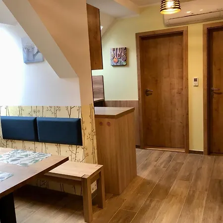 Golden Wood Apartment